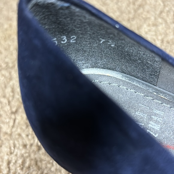 STUART WEITZMAN 50 BLOCK PUMP - Picture 5 of 5